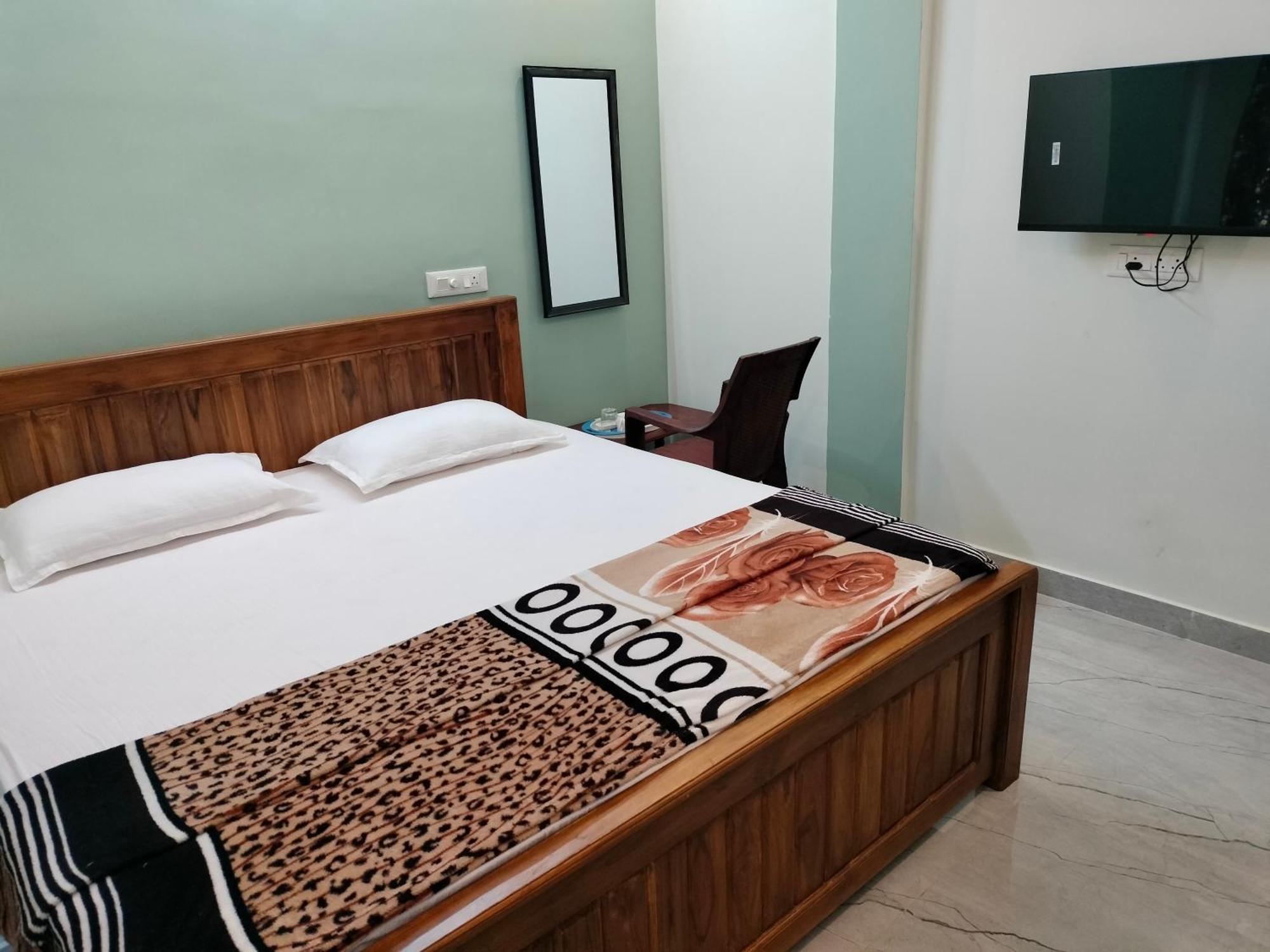 Готель Teja Residency Alandurai Екстер'єр фото